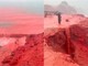 Mare 'rosso sangue' in Iran, lo spettacolo sull'isola di Hormuz