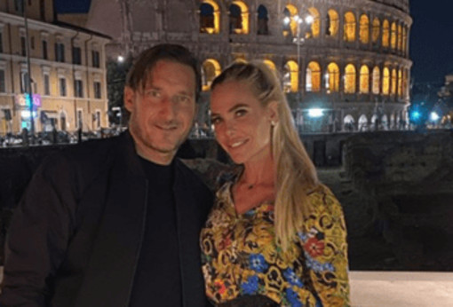Totti riscrive la storia: "La maglia '6 unica'? Non era dedicata a Ilary Blasi" Totti riscrive la storia: "La maglia '6 unica'? Non era dedicata a Ilary Blasi"