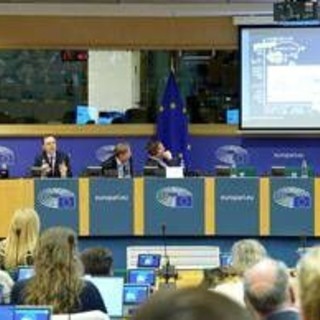 Alimentazione, Nourishment Table: "Non solo dieta sana ma anche nutrizione adeguata" Alimentazione, Nourishment Table: "Non solo dieta sana ma anche nutrizione adeguata"