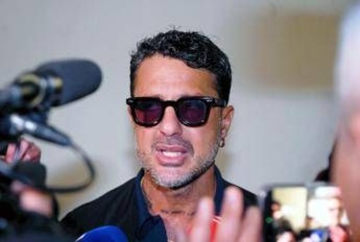 Fabrizio Corona aggredito e rapinato sotto casa Fabrizio Corona aggredito e rapinato sotto casa