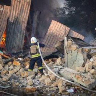 Ucraina, raid russi contro Odessa e altre città: diversi morti e decine di feriti Ucraina, raid russi contro Odessa e altre città: diversi morti e decine di feriti