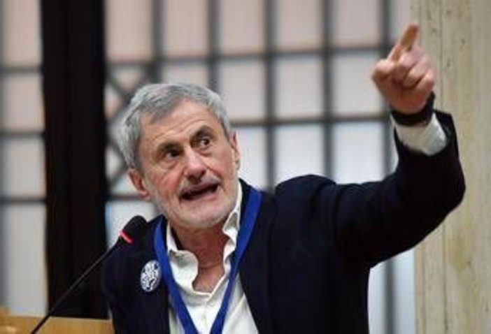 Alemanno lancia Sos da Rebibbia: "Si muore di freddo" Alemanno lancia Sos da Rebibbia: "Si muore di freddo"