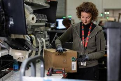 Amazon trasforma centro di distribuzione di Castel San Giovanni nel primo centro resi d’Italia Amazon trasforma centro di distribuzione di Castel San Giovanni nel primo centro resi d’Italia