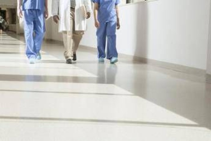 Ordini medici: &quot;40mila camici bianchi in pensione entro il 2030, servono risorse&quot;