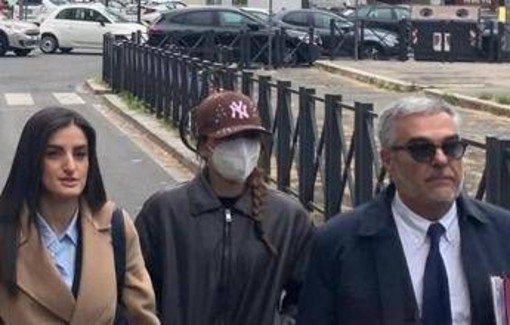 Indagine su famiglia Caroccia, oggi interrogatori in procura. La difesa: "Delmastro unico a tendere mano" Indagine su famiglia Caroccia, oggi interrogatori in procura. La difesa: "Delmastro unico a tendere mano"