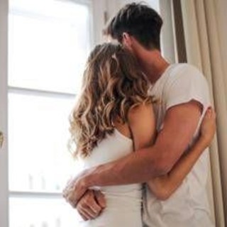 Bird theory, cos'è la 'Teoria dell'uccello' per scoprire se il partner ti ascolta davvero (e cosa ne pensano gli esperti)