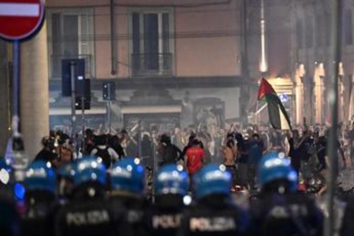 Disordini a Bologna dopo la morte di Fakir: 12 indagati Disordini a Bologna dopo la morte di Fakir: 12 indagati
