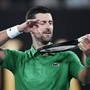Australian Open, Djokovic già ai quarti: Mensik si ritira Australian Open, Djokovic già ai quarti: Mensik si ritira