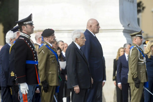 25 Aprile, Mattarella depone corona di alloro all’altare della Patria