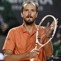 Internazionali, Medvedev batte Landaluce e raggiunge Sinner in semifinale