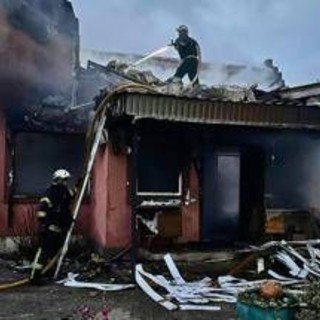 Ucraina-Russia, notte di fuoco su Kiev. Oggi Trump e Zelensky in call con i leader Ue