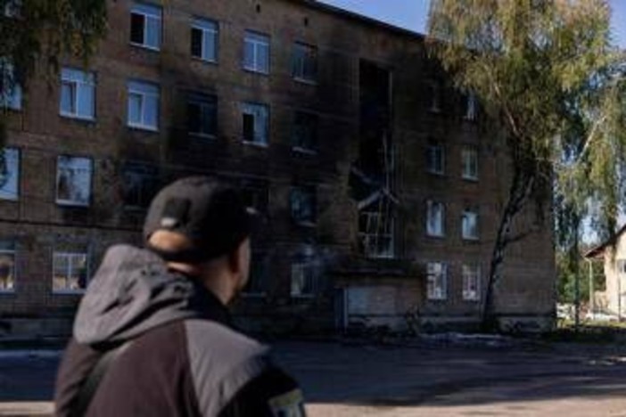 Ucraina, drone russo colpisce scuola a Kiev: paura e bambini nei rifugi Ucraina, drone russo colpisce scuola a Kiev: paura e bambini nei rifugi