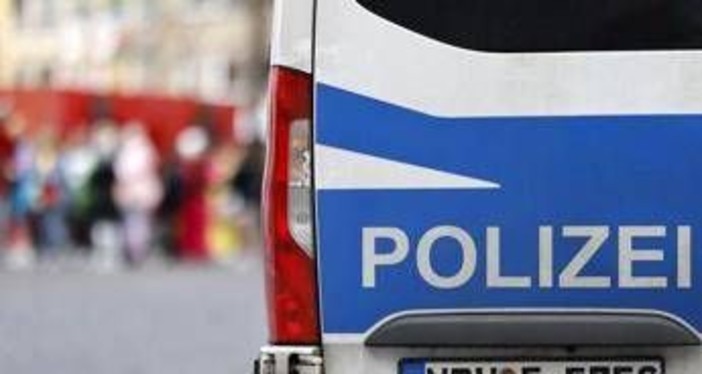 Sesso in auto a 140 all'ora, fermati dalla polizia dopo inseguimento