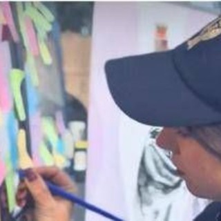 'Ciò che l'amore non è', su Camper rosa della Polizia i post-it contro la violenza di genere