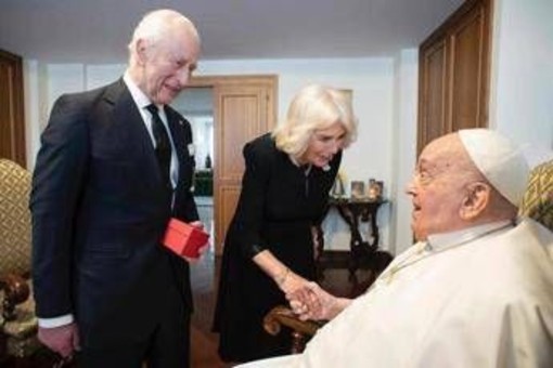 Papa Francesco, l'esperto: &quot;Imprudenza esporlo a persone e a sbalzi di temperature&quot;