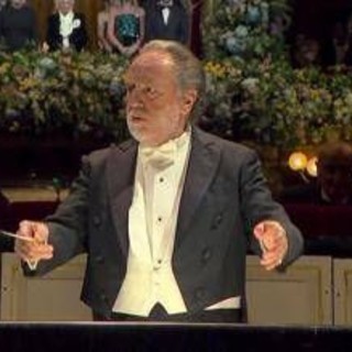 Scala, malore per il maestro Chailly: interrotta l'opera, pubblico a casa