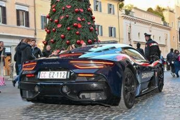 Ai Carabinieri nuova Maserati per trasporti sanitari urgenti, Luongo: ''Sempre pronti a intervenire'' Ai Carabinieri nuova Maserati per trasporti sanitari urgenti, Luongo: ''Sempre pronti a intervenire''