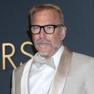 Kevin Costner, costumi non pagati per 440mila dollari: citato in giudizio
