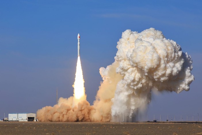 Cina lancia razzo Lijian-1 e invia in orbita 9 satelliti Cina lancia razzo Lijian-1 e invia in orbita 9 satelliti