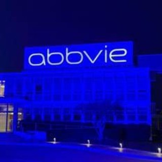 Giornata mondiale del Parkinson, AbbVie per 'Spark the night' si illumina di blu