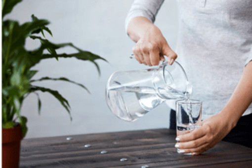 Acqua alleata anche a settembre, l’esperto: "Non aspettare di aver sete" Acqua alleata anche a settembre, l’esperto: "Non aspettare di aver sete"