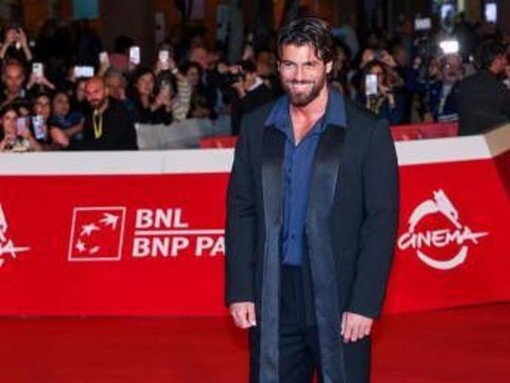 Domenica In, Can Yaman 'teme' domande sulla vita privata. Mara Venier: &quot;Sei terrorizzato&quot;