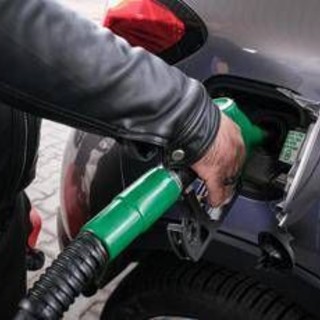 Caro carburanti, benzina supera quota 1,9 euro: prima volta in due anni﻿