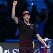 Sinner ancora re dei “Maestri”, Alcaraz ko in 2 set a Torino