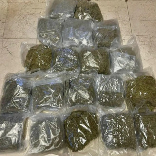 Arrestati a Bologna due trafficanti di droga con 20 kg di marijuana