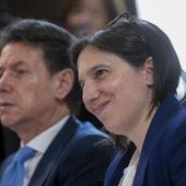 "Opposizione frammentata riuscirà a unirsi contro Meloni?", lo scenario politico italiano visto dal Financial Times "Opposizione frammentata riuscirà a unirsi contro Meloni?", lo scenario politico italiano visto dal Financial Times