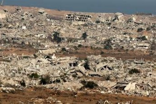 Gaza, rebus ricostruzione: paesi arabi dicono no a piano Usa. E Israele 'avverte' il Libano Gaza, rebus ricostruzione: paesi arabi dicono no a piano Usa. E Israele 'avverte' il Libano