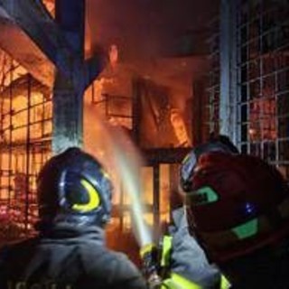 Catania, incendio in centro fieristico: la situazione oggi