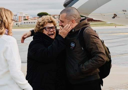 Su radio e tv italiane si parla di Alberto Trentini ogni 2 minuti Su radio e tv italiane si parla di Alberto Trentini ogni 2 minuti