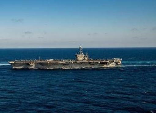 Houthi attaccano portaerei Usa nel Mar Rosso: &quot;L'America ci ha aggredito&quot;