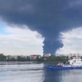 Ucraina, attacco contro una delle più grandi raffinerie in Russia. Mosca: "Abbattuti nella notte 605 droni di Kiev" Ucraina, attacco contro una delle più grandi raffinerie in Russia. Mosca: "Abbattuti nella notte 605 droni di Kiev"