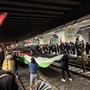 Attacco alla Flotilla, tornano i cortei pro Pal: a Torino occupati binari a stazione Porta Susa