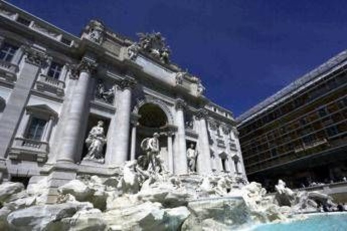 Roma, Fontana di Trevi e altri 5 siti a pagamento per turisti dall’1 febbraio Roma, Fontana di Trevi e altri 5 siti a pagamento per turisti dall’1 febbraio