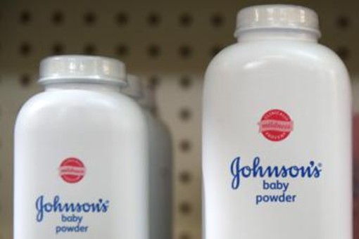 Johnson &amp; Johnson offre 5,5 miliardi di dollari per risolvere le cause sul talco
