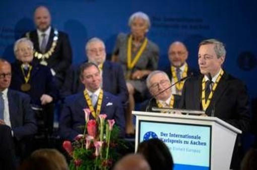 Draghi, il 'federalismo pragmatico' e la scossa ai leader Ue: "Serve coraggio" Draghi, il 'federalismo pragmatico' e la scossa ai leader Ue: "Serve coraggio"