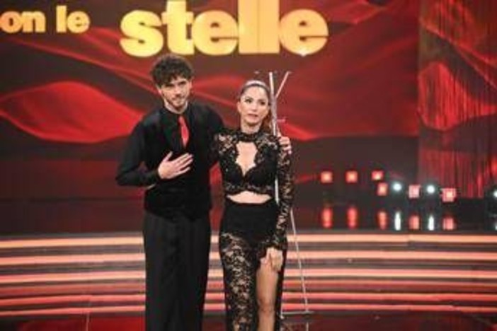 Ballando, Delogu 'esausta' prima della finale: "Stiamo provando a sopravvivere" Ballando, Delogu 'esausta' prima della finale: "Stiamo provando a sopravvivere"