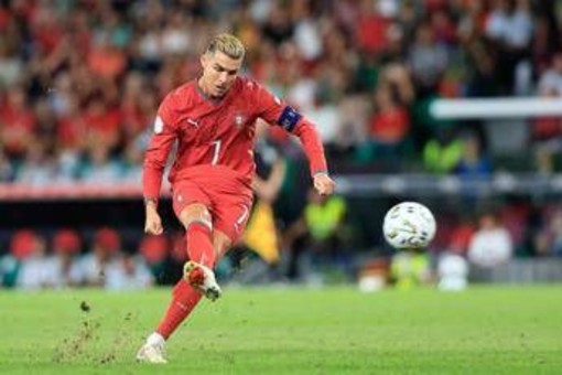 Ronaldo, sarà addio con Portogallo? Il presidente e il ct: "È tutto un malinteso" Ronaldo, sarà addio con Portogallo? Il presidente e il ct: "È tutto un malinteso"