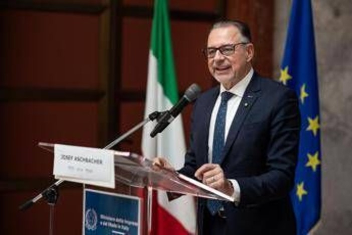 Aschbacher (Esa): "Guida investimenti economia mare, sempre più interconnessi" Aschbacher (Esa): "Guida investimenti economia mare, sempre più interconnessi"