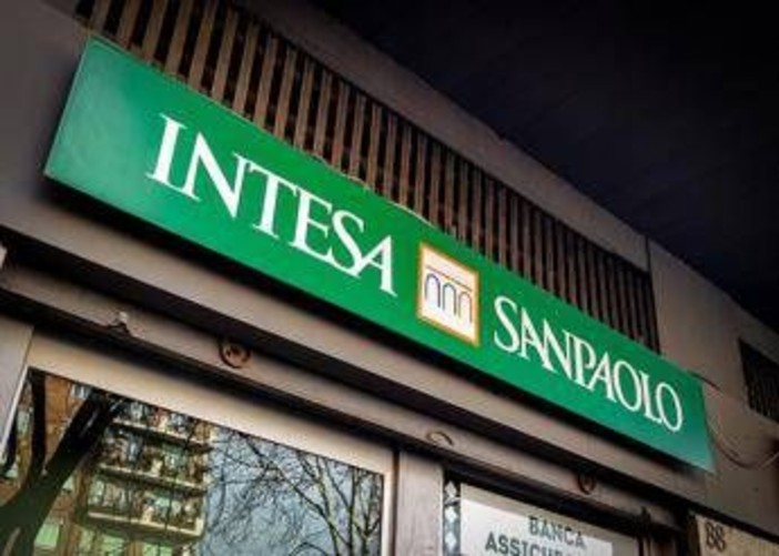 Intesa Sanpaolo, utili a 9,3 miliardi di euro: l’obiettivo è 10 miliardi per il 2026