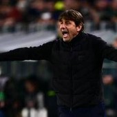 Napoli, Conte contro il Var: "Errori difficili da accettare, serve onestà per calcio pulito" Napoli, Conte contro il Var: "Errori difficili da accettare, serve onestà per calcio pulito"
