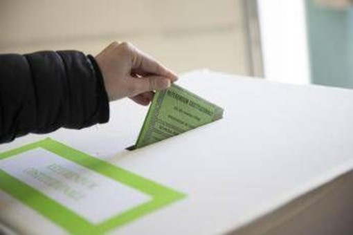 Referendum, in tv volano gli speciali sul voto e Mentana fa il botto