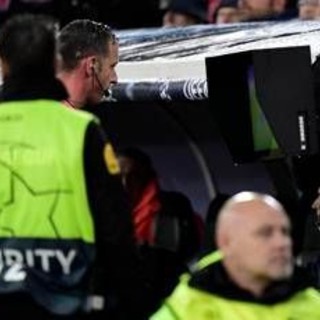 Calcio, il Var sta riscrivendo (male) le regole di uno sport diventato un videogioco: il caso Pavlovic