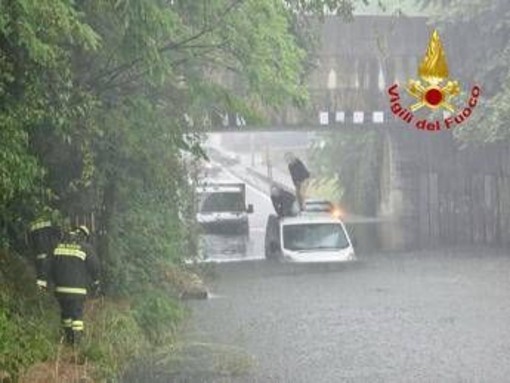 Vento e nubifragi, maltempo colpisce il Nord e ora è allerta anche al Centro-Sud Vento e nubifragi, maltempo colpisce il Nord e ora è allerta anche al Centro-Sud