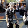 Antonelli, torta in faccia al Gp di Monza: la 'vendetta' del box Mercedes contro Kimi Antonelli, torta in faccia al Gp di Monza: la 'vendetta' del box Mercedes contro Kimi