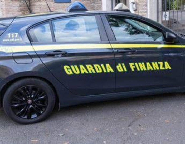 Milano, smantellato giro di escort di lusso: calciatori di Serie A tra i clienti