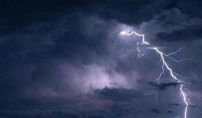 Maltempo sull'Italia, scatta allerta arancione in tre regioni: Sud nel mirino